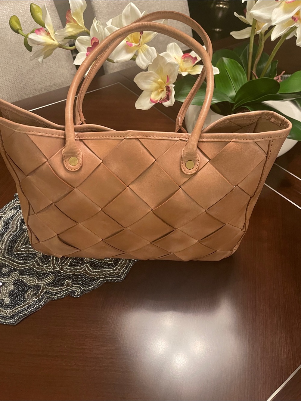 Nisolo TAN Tote last 4 photos are the interior of the tote very clean!!